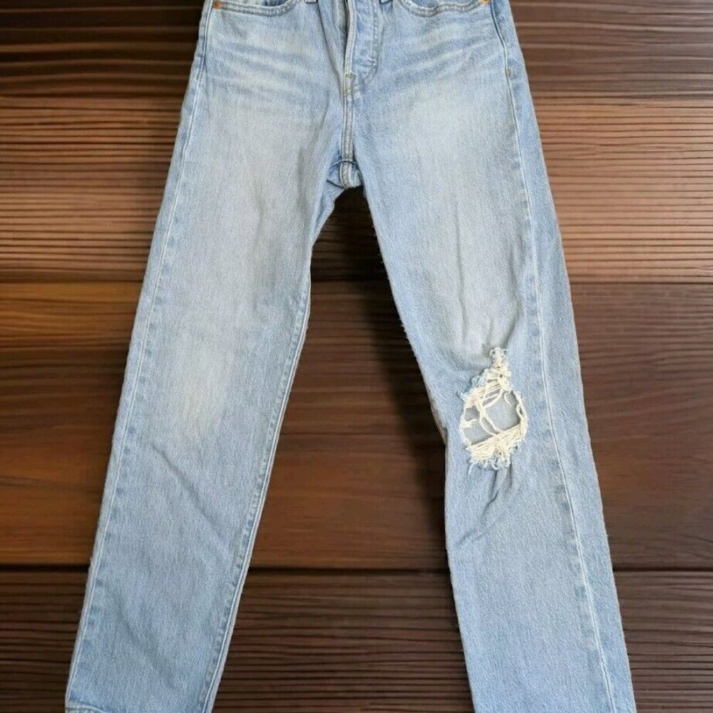 Womens 24 Blue Levi’s Premium Denim Wedgie Straight Jeans Button Fly Distressed